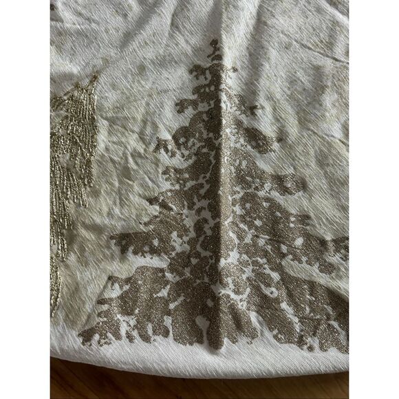 Nicole miller Christmas tree skirt white and gold Christmas trees on it - Picture 3 of 8